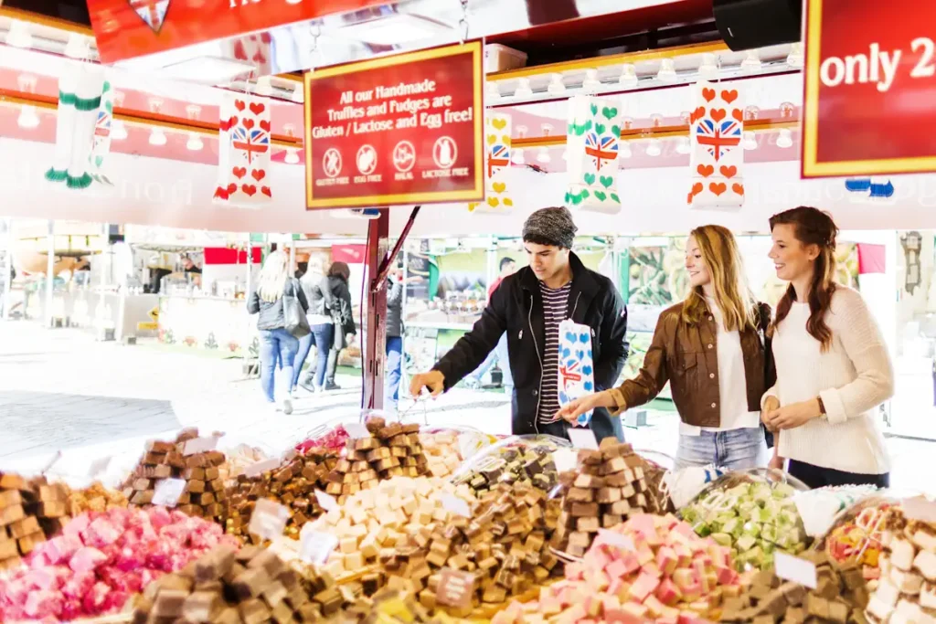 Des jeunes qui font les courses