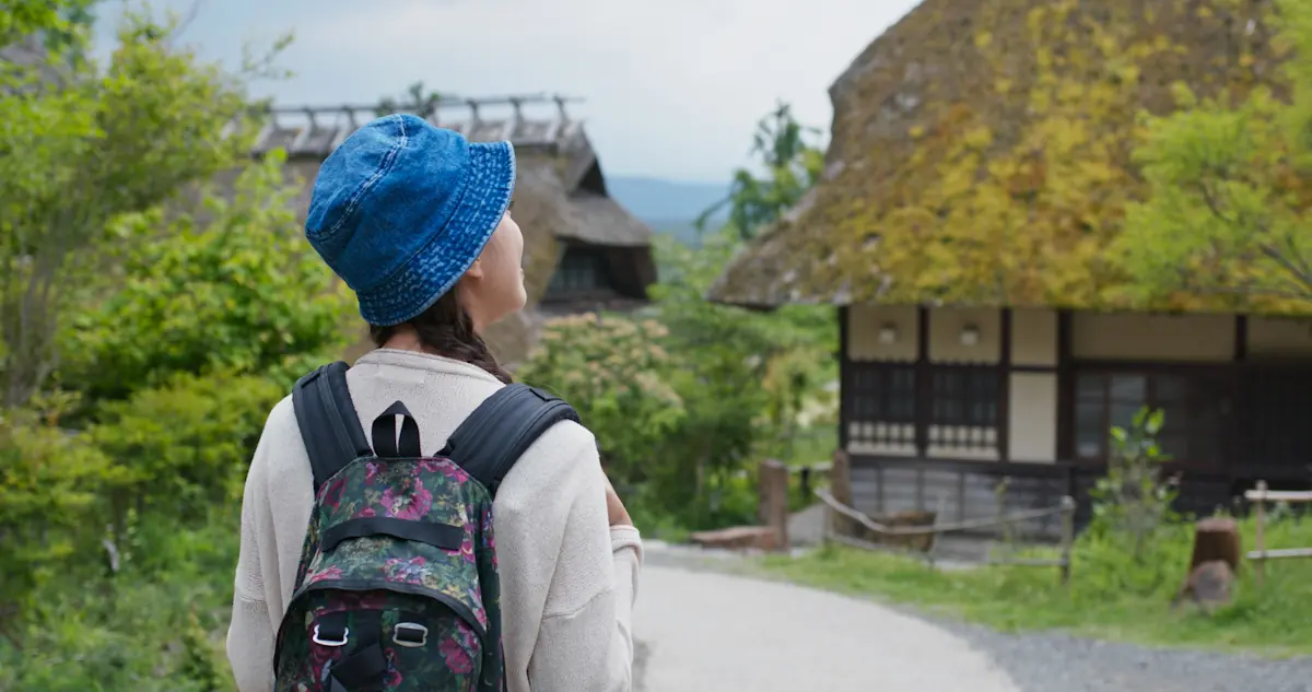 Une femme solo qui visite le Japon